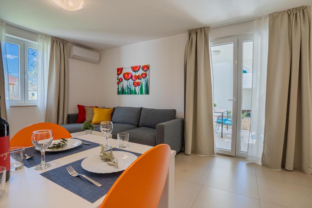 Apartments Lopari เนเรซีน ภายนอก รูปภาพ