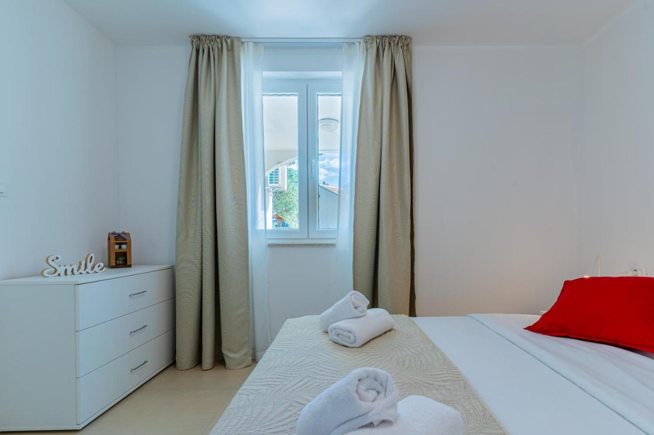 Apartments Lopari เนเรซีน ภายนอก รูปภาพ
