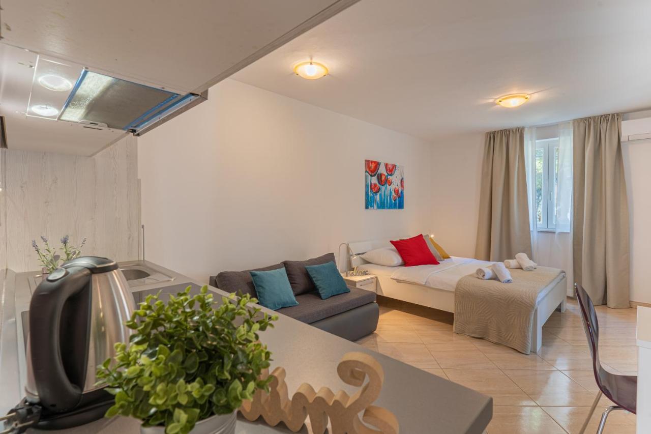 Apartments Lopari เนเรซีน ภายนอก รูปภาพ